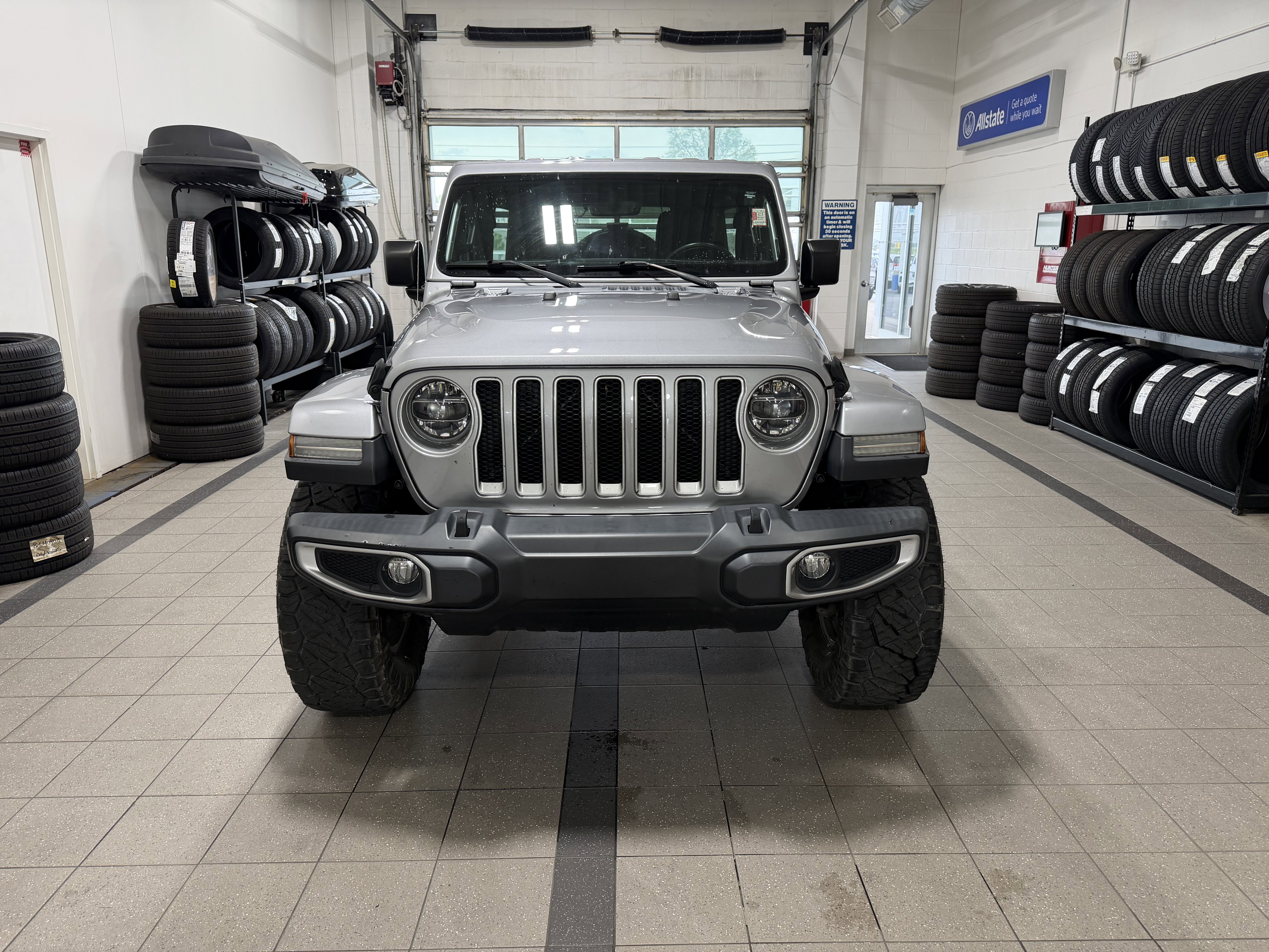 Used 2018 Jeep Wrangler Unlimited Sahara image 3