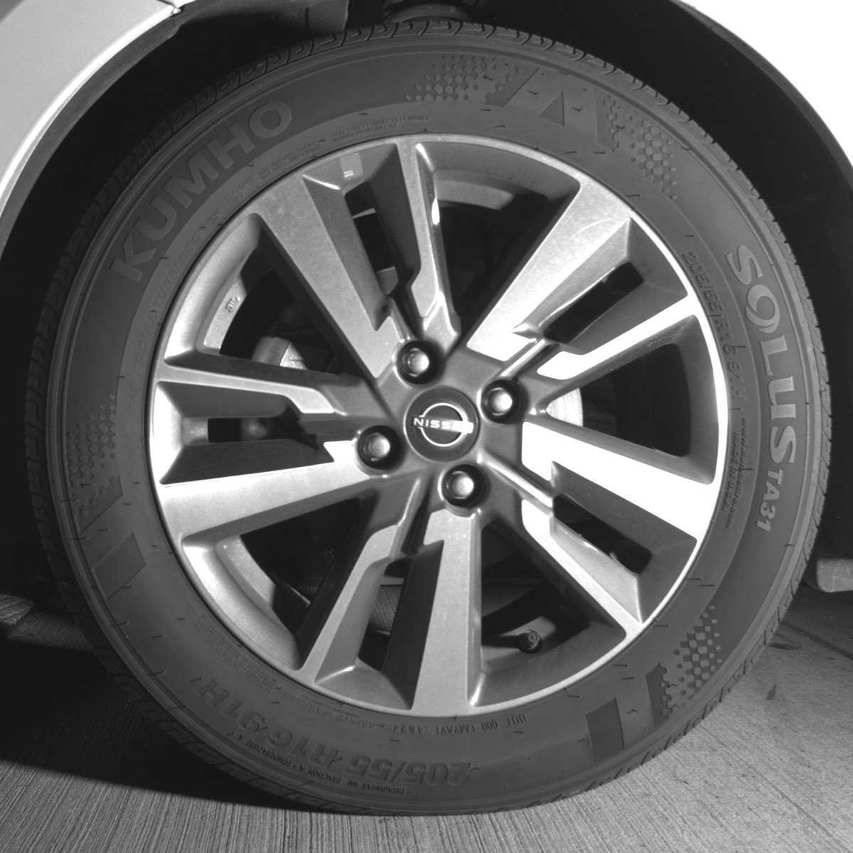 Used 2025 Nissan Versa SV image 12