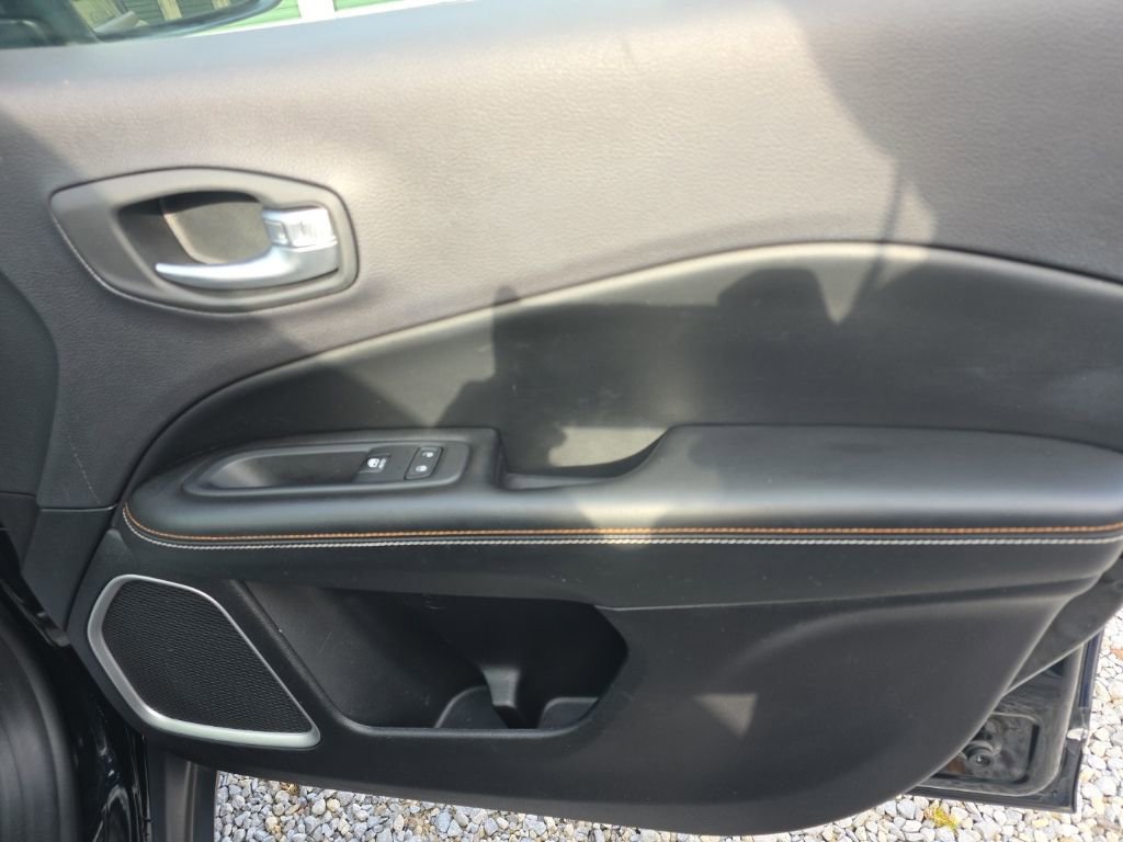 Used 2018 Jeep Compass Latitude w/ Popular Equipment Group image 21