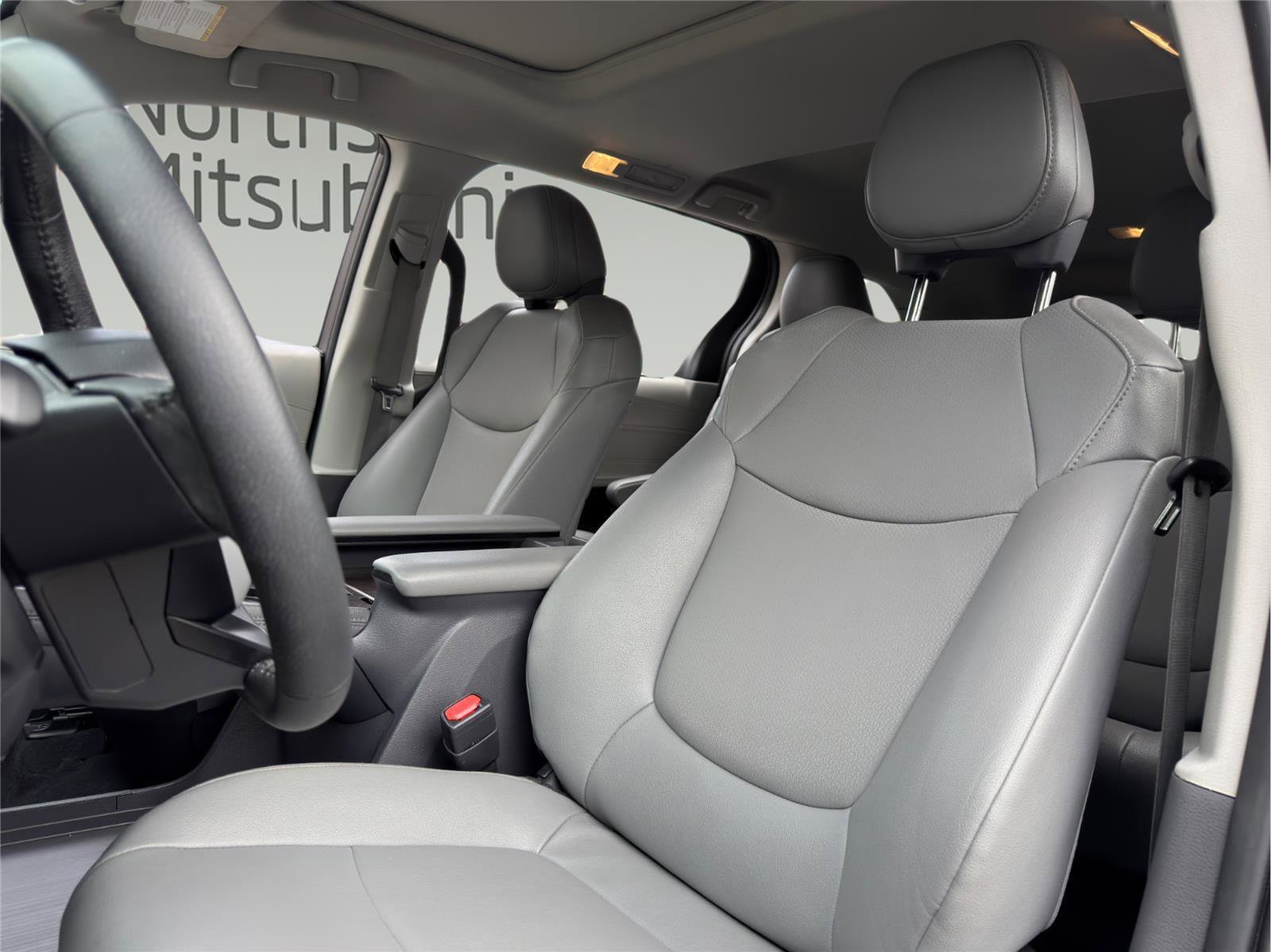 Used 2023 Toyota Sienna XLE image 10