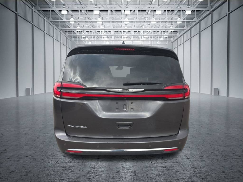 Used 2023 Chrysler Pacifica Touring-L FWD image 5