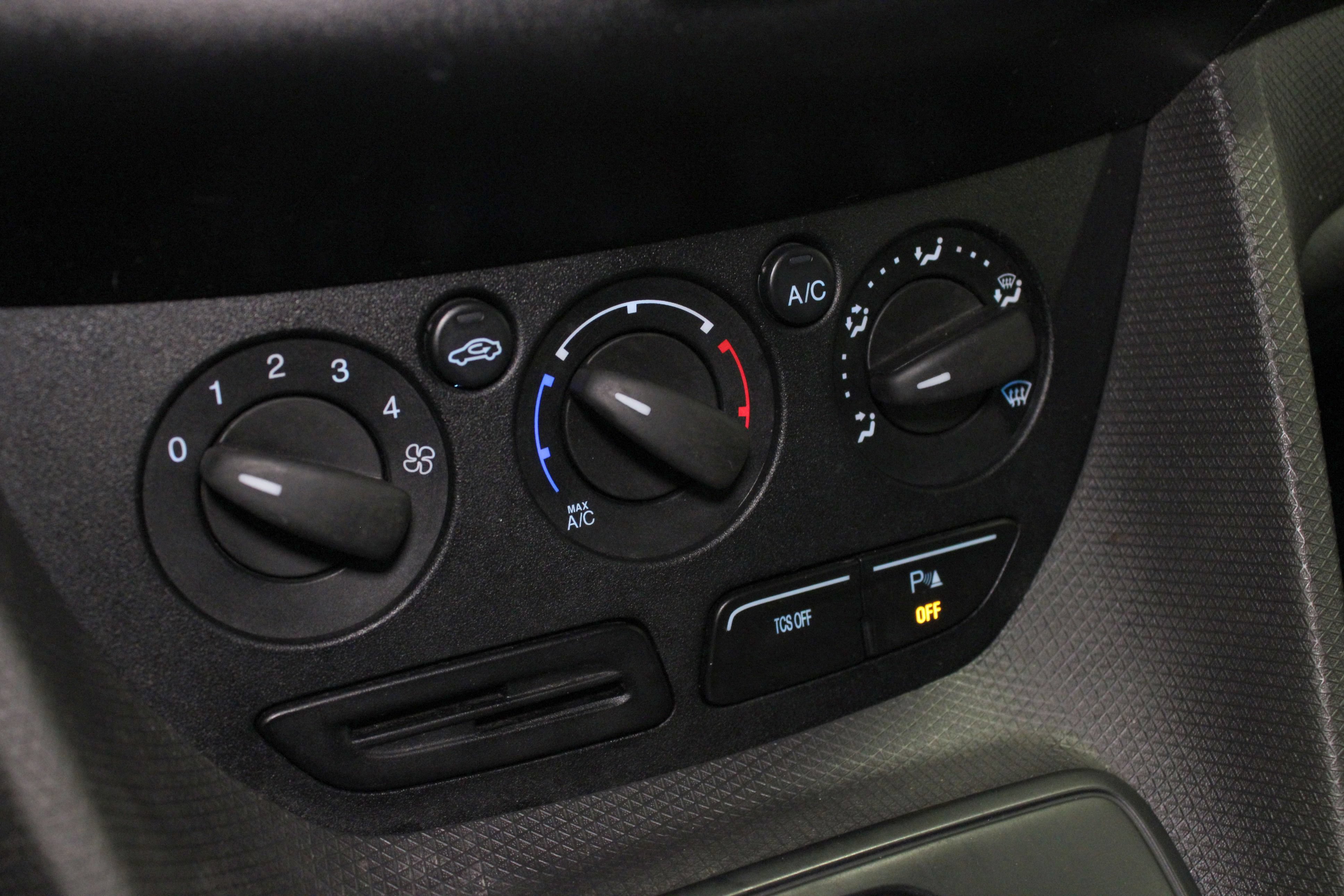 Used 2015 Ford Transit Connect XL FWD image 25