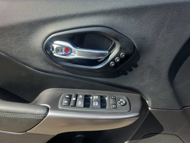 Used 2020 Jeep Cherokee Limited AWD/4WD image 10