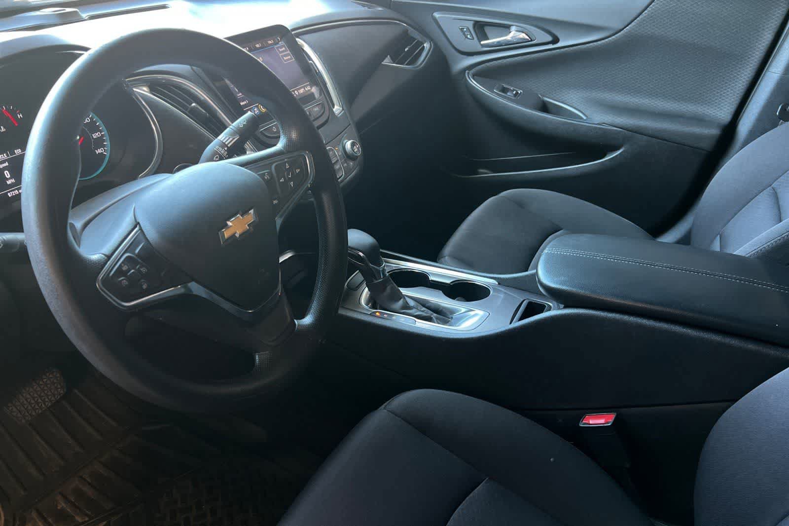 Used 2021 Chevrolet Malibu LT FWD image 14