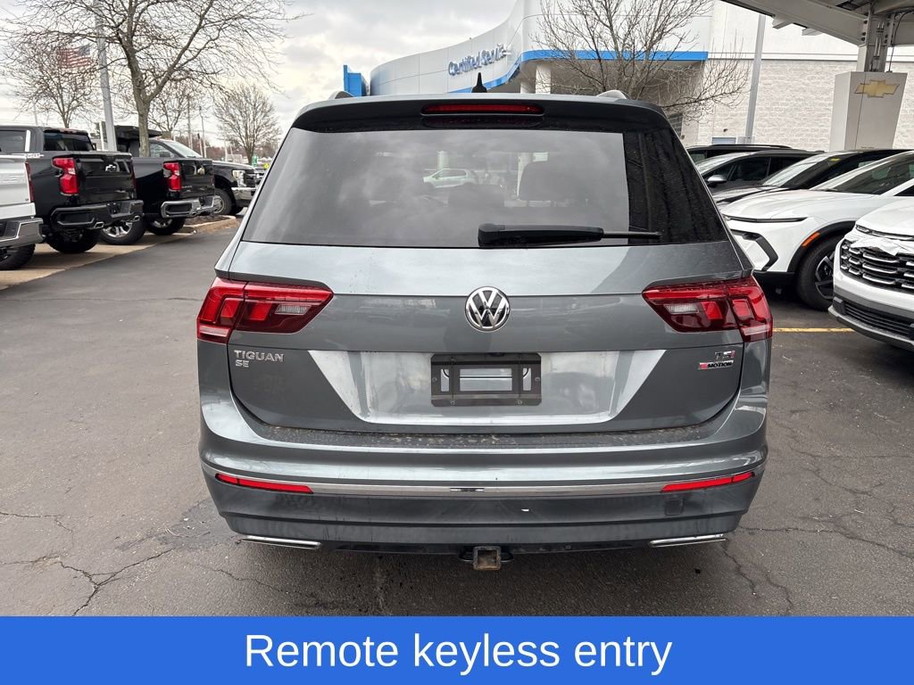 Used 2018 Volkswagen Tiguan SE w/ Panoramic Sunroof Package image 7