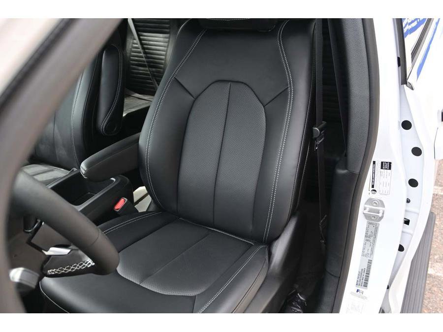 New 2025 Chrysler Voyager LX image 14