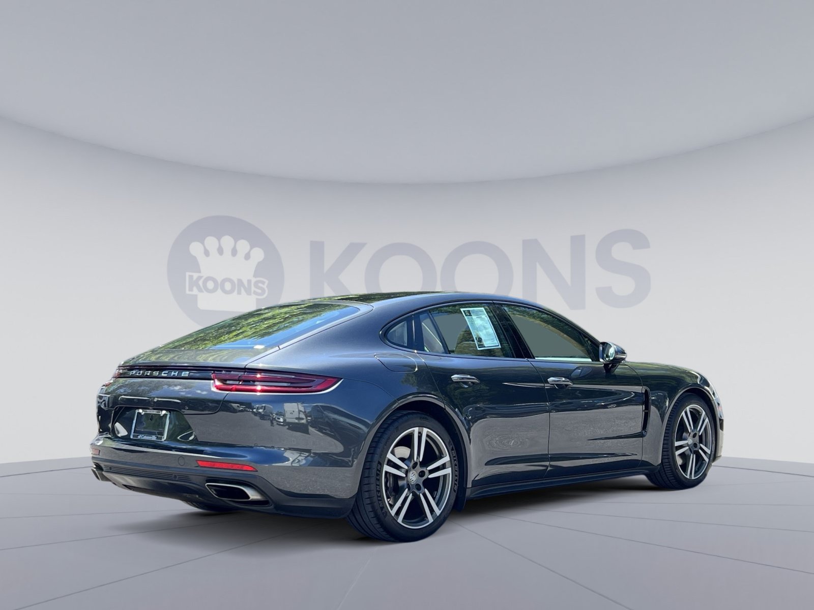Used 2018 Porsche Panamera RWD image 11