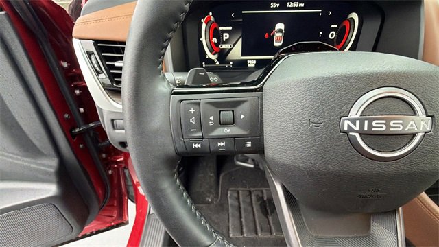 Used 2025 Nissan Rogue Platinum w/ Tech Package image 27