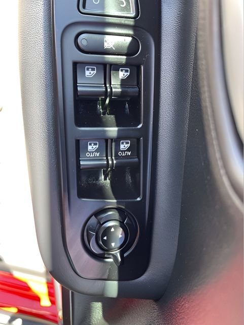 Used 2023 Jeep Renegade Latitude AWD/4WD image 14