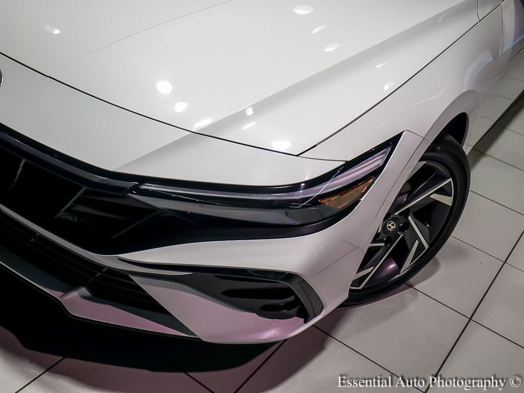 Used 2025 Hyundai Elantra SEL image 11