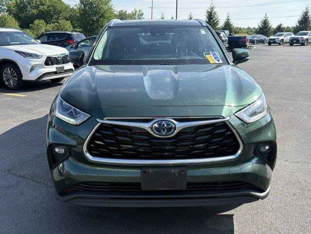 Used 2023 Toyota Highlander Limited AWD/4WD image 4