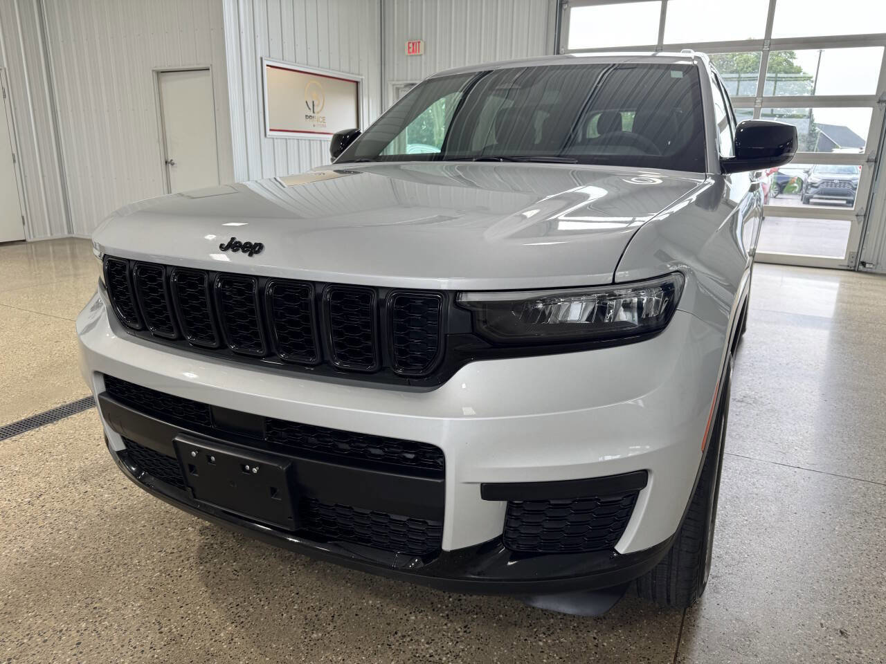 Used 2024 Jeep Grand Cherokee L Laredo image 10