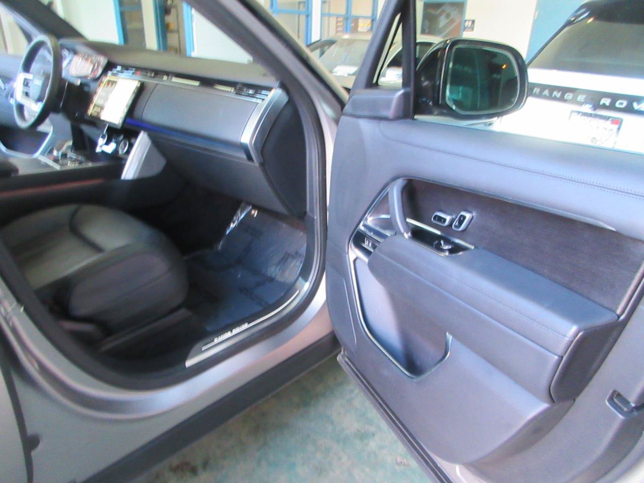 Used 2023 Land Rover Range Rover SE AWD/4WD image 22