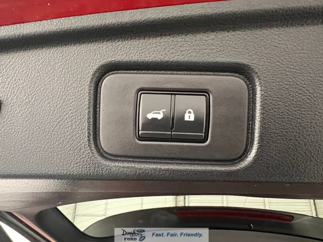 Used 2023 Nissan Pathfinder SL AWD/4WD image 32
