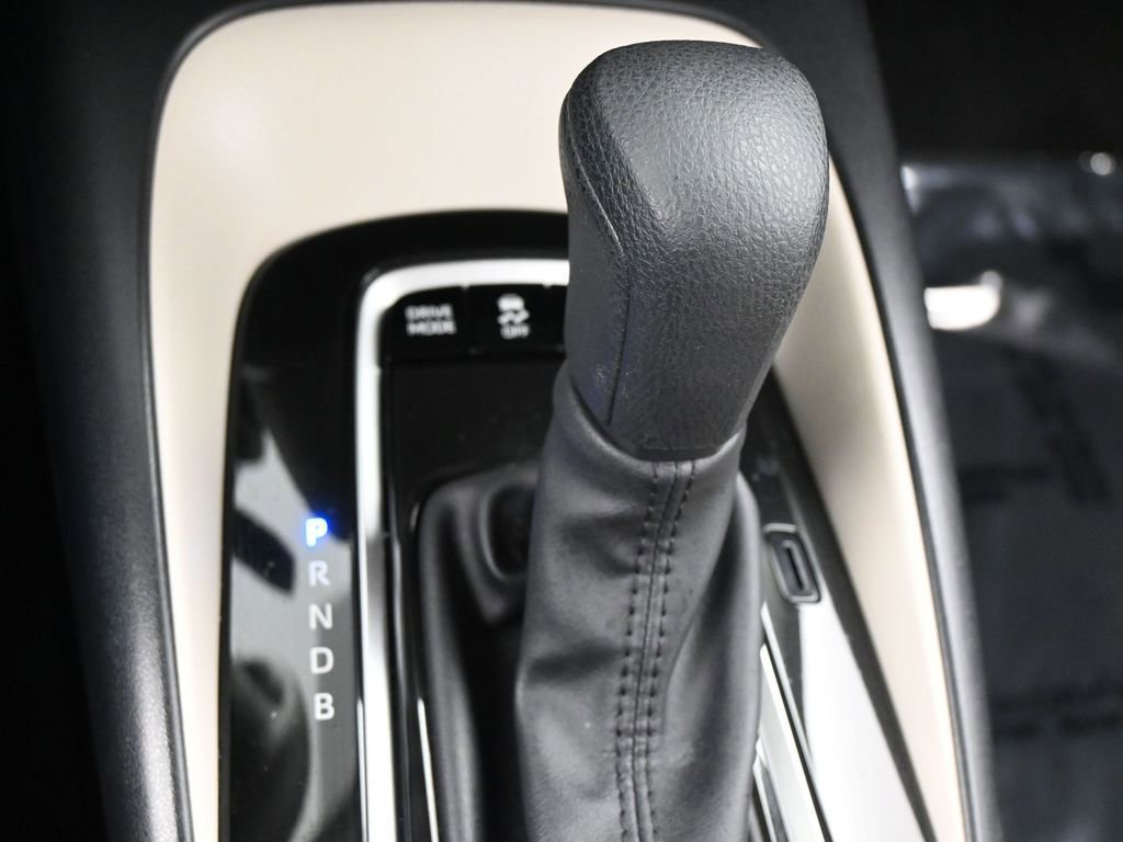 Used 2024 Toyota Corolla LE w/ LE Convenience Package image 19