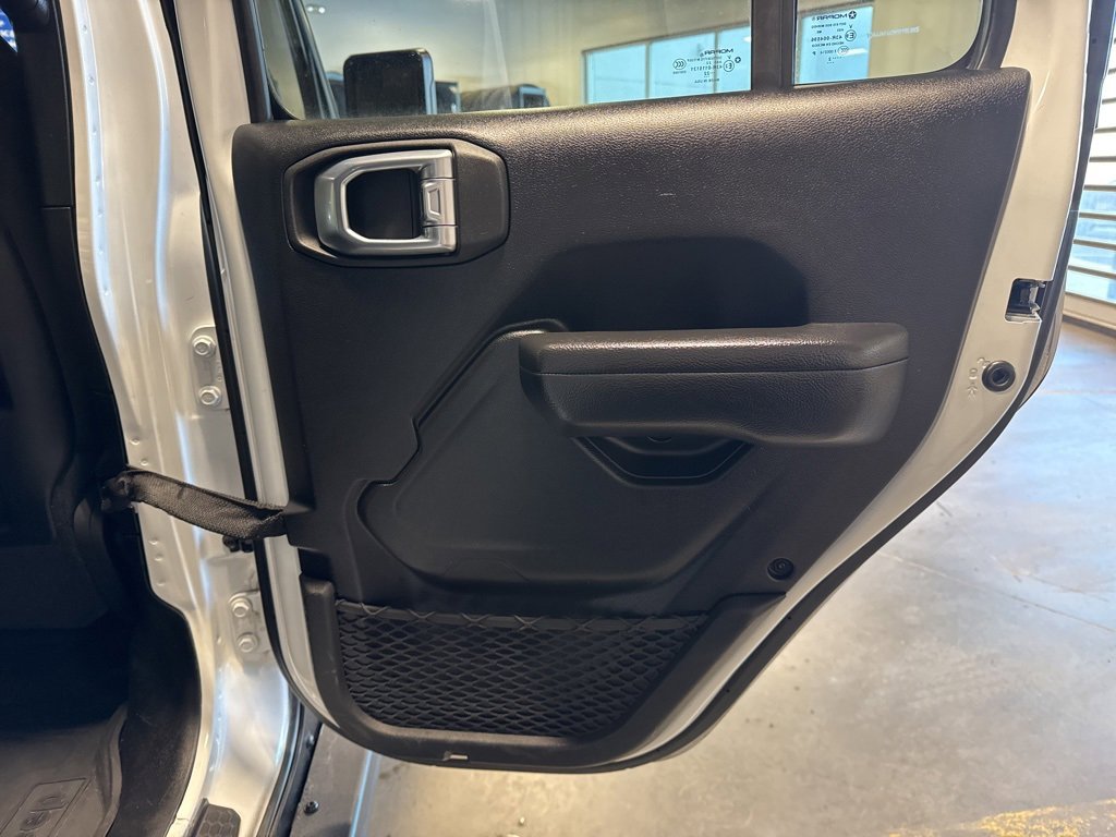 Used 2022 Jeep Wrangler Unlimited Rubicon w/ Xtreme Recon 35" Tire Package image 31