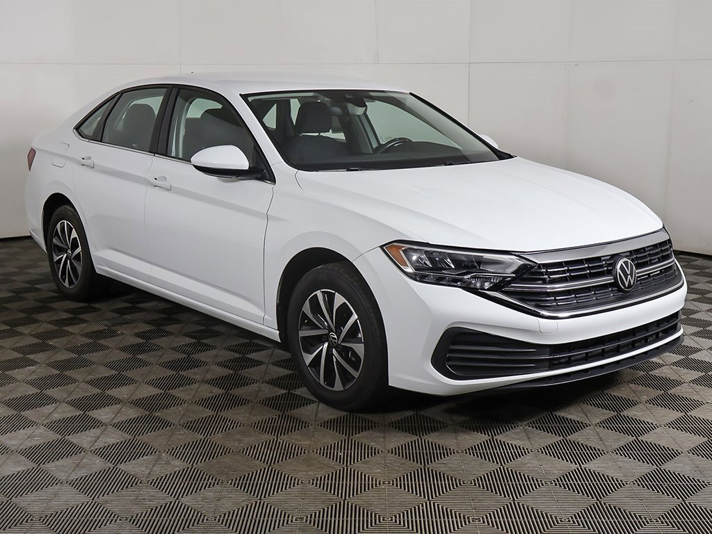 Used 2024 Volkswagen Jetta S image 2