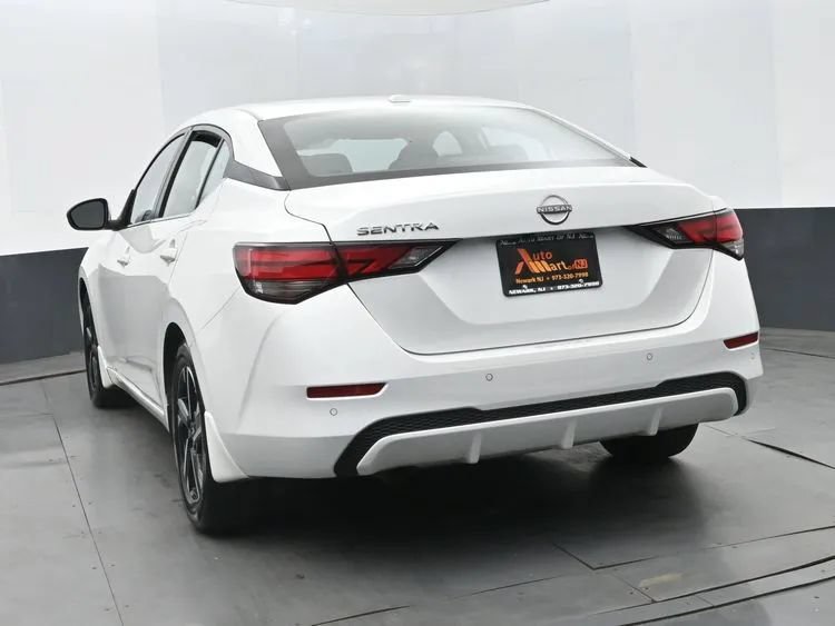Used 2025 Nissan Sentra SV FWD image 9