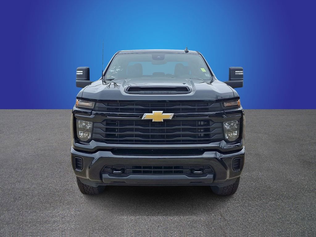 Used 2025 Chevrolet Silverado 2500 Custom image 2