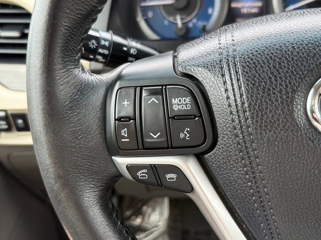 Used 2015 Toyota Sienna XLE Premium AWD/4WD image 32