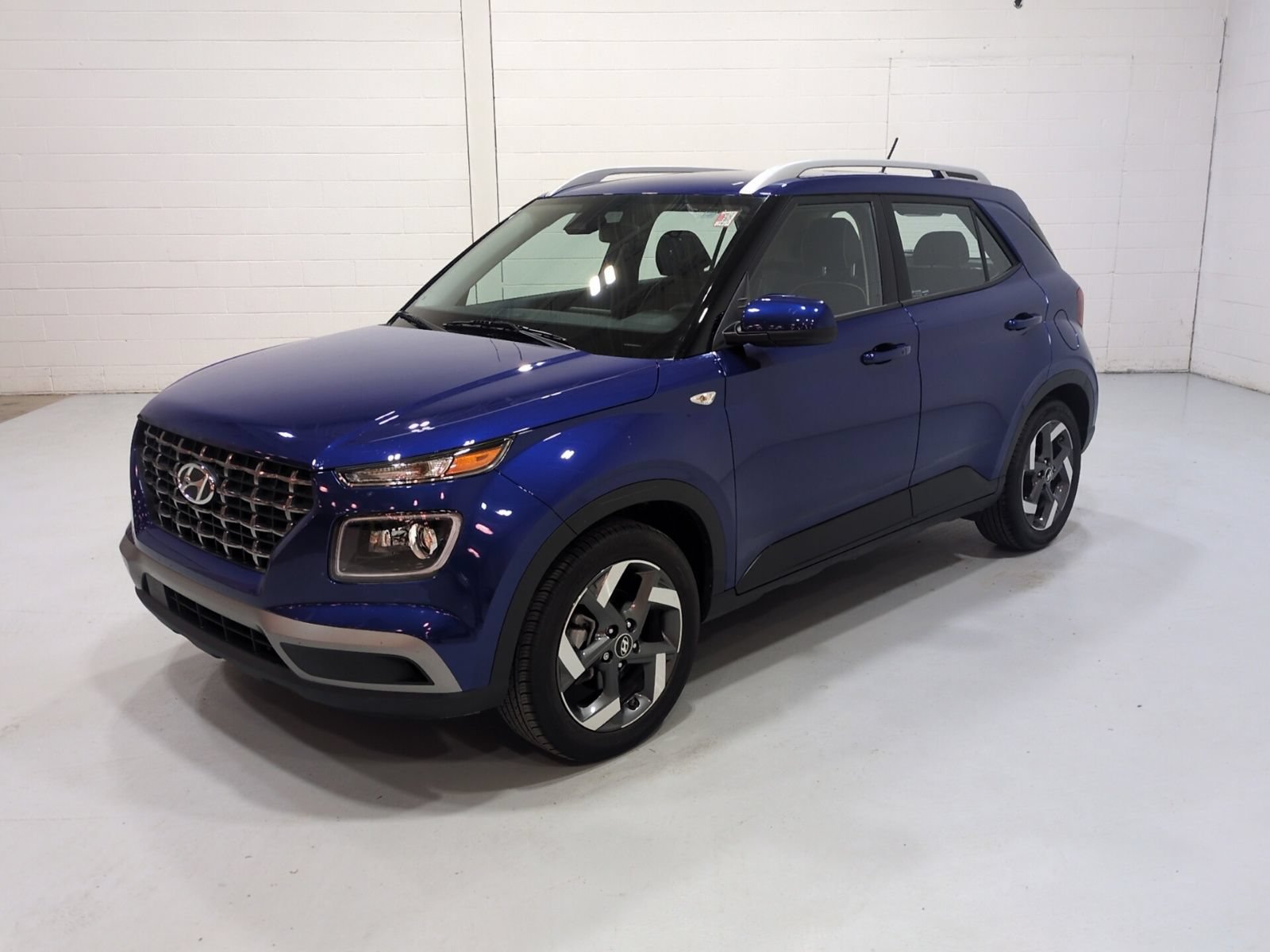 Certified 2023 Hyundai Venue Limited w/ Cargo Package FWD image 7