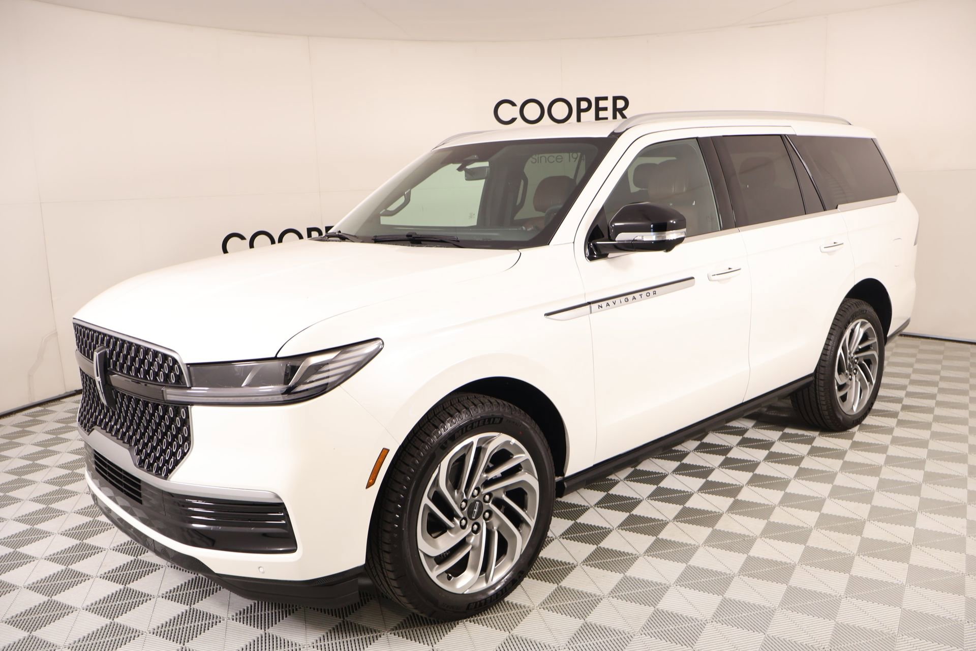 Used 2026 Lincoln Navigator Reserve AWD/4WD image 11