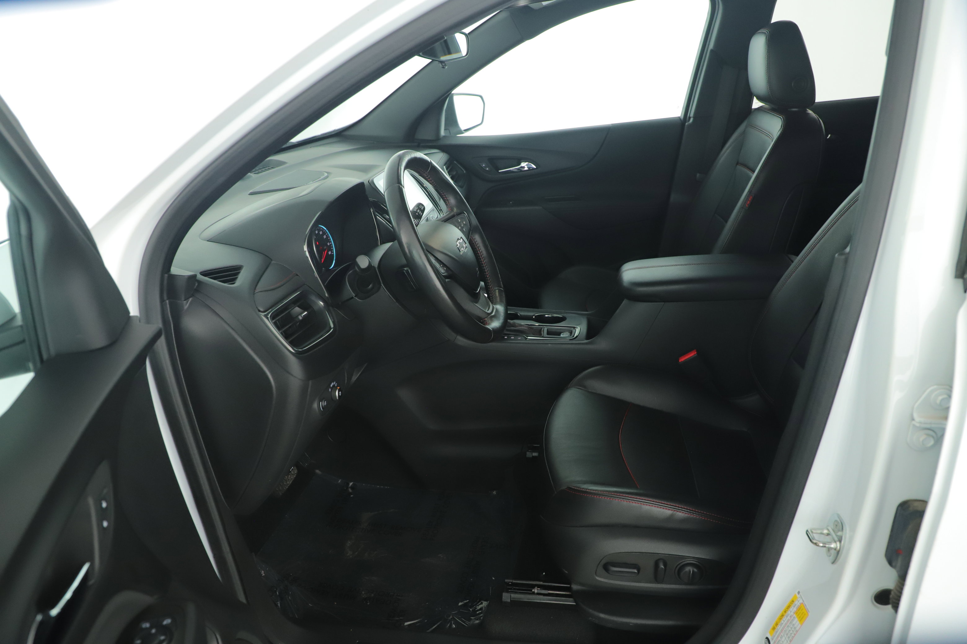 Used 2022 Chevrolet Equinox RS w/ RS Leather Package image 18