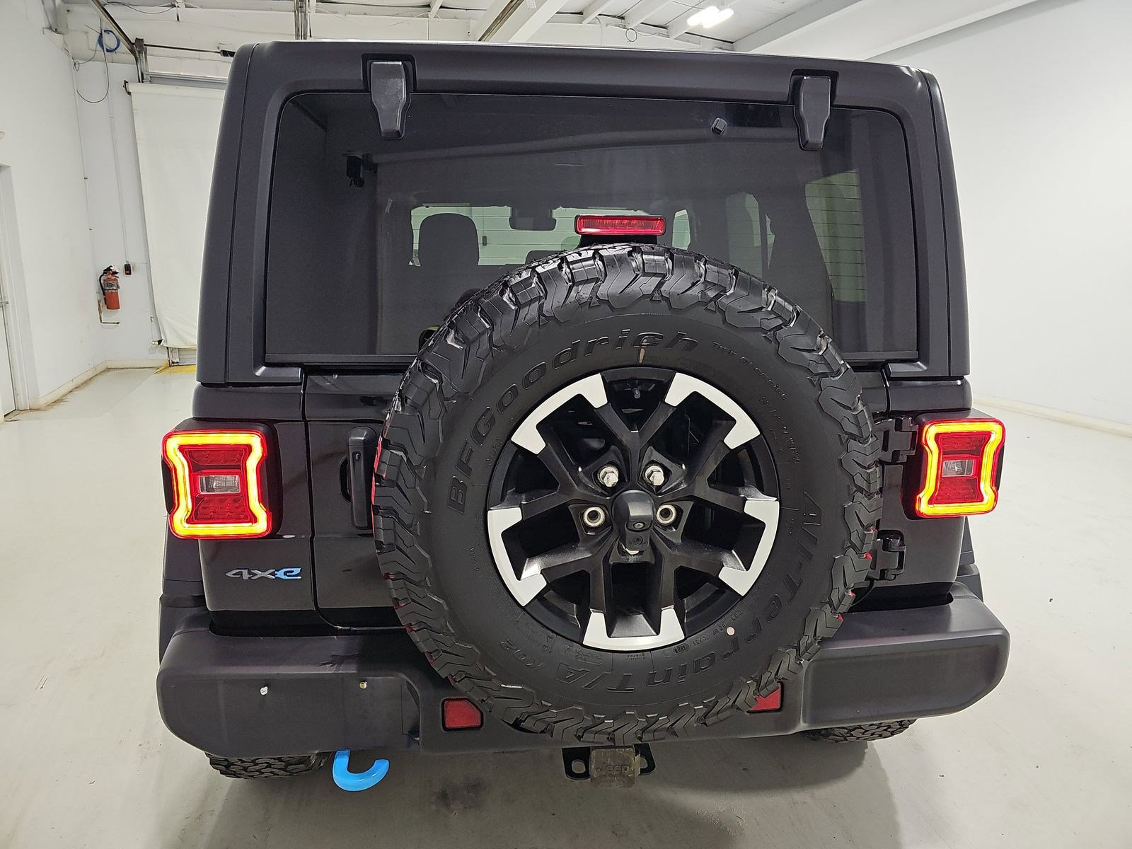 Used 2024 Jeep Wrangler Unlimited Rubicon 4xe w/ Technology Group AWD/4WD image 5