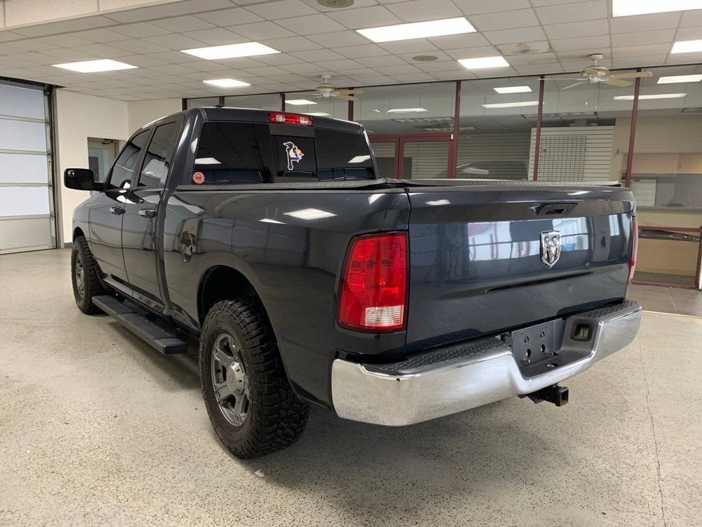 Used 2017 RAM 1500 Classic SLT RWD image 3