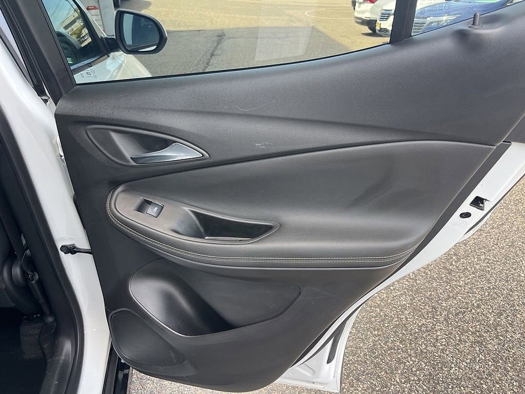 Used 2024 Buick Encore GX Sport Touring FWD image 50
