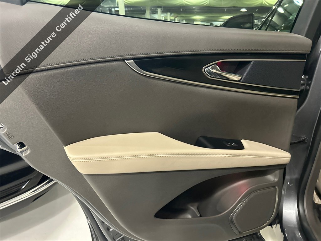 Used 2022 Lincoln Nautilus Reserve image 21