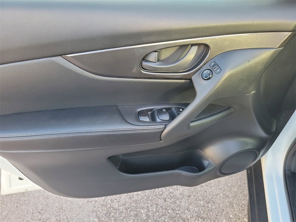 Certified 2020 Nissan Rogue S image 15