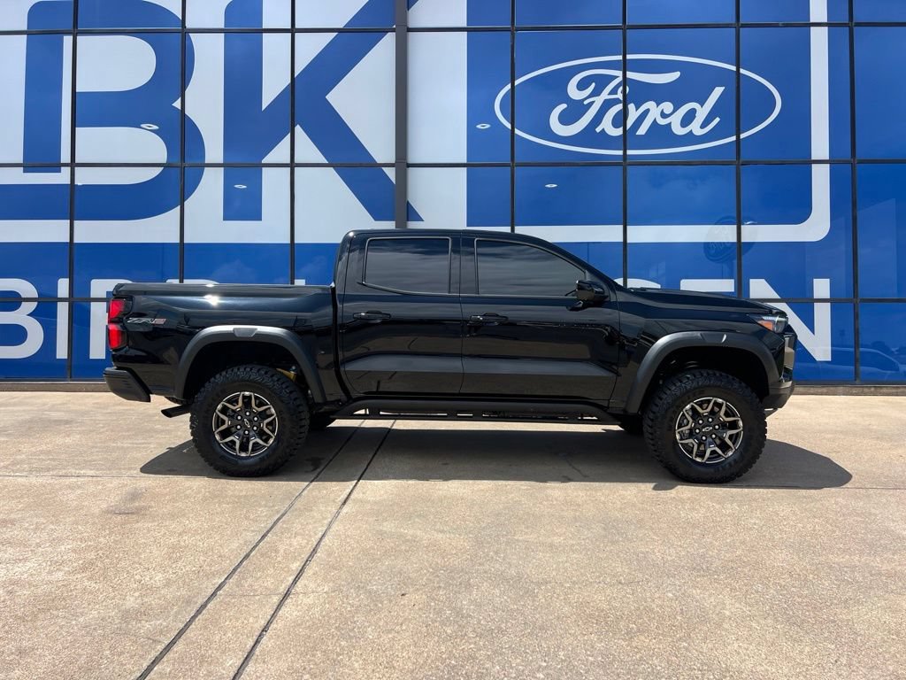 Used 2024 Chevrolet Colorado ZR2 w/ Technology Package AWD/4WD image 9