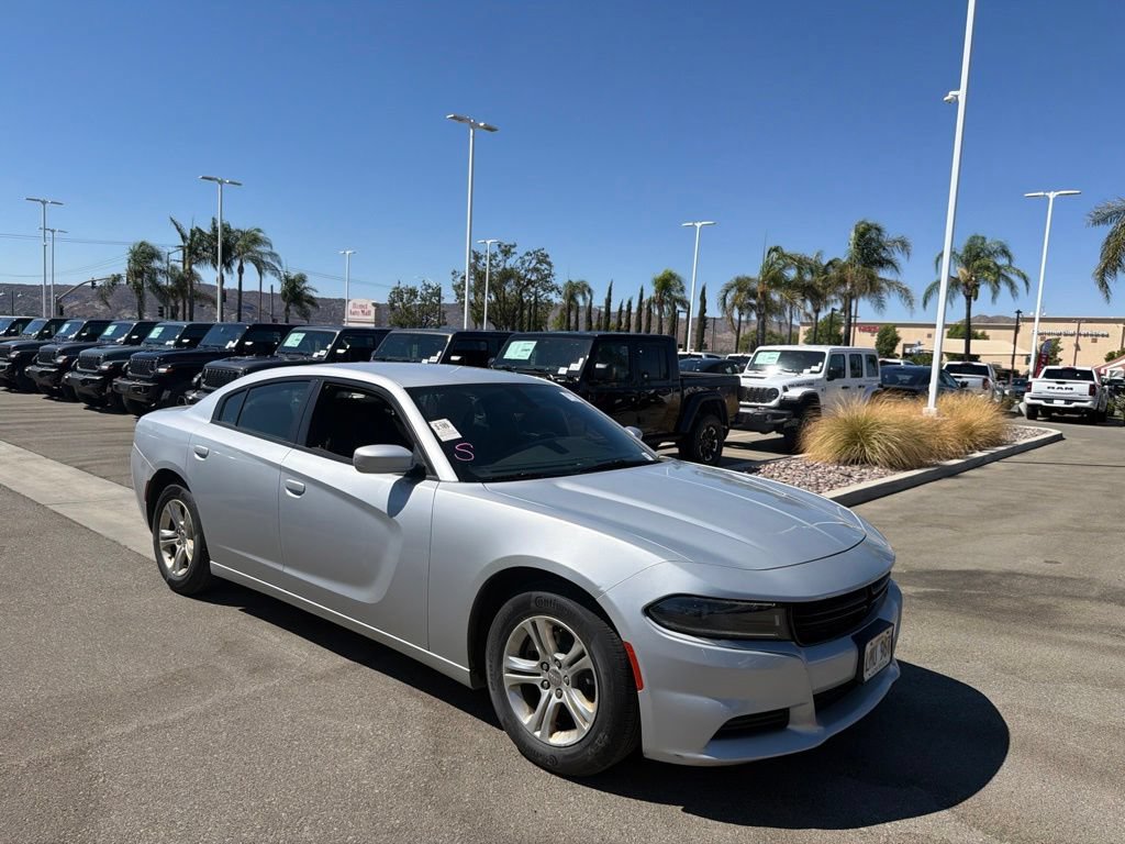 Used 2022 Dodge Charger SXT RWD image 2