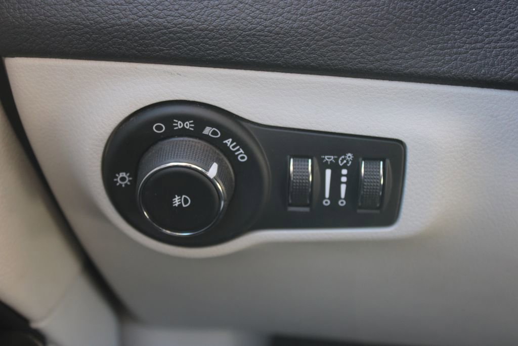 Used 2018 Jeep Compass Latitude w/ Popular Equipment Group image 36