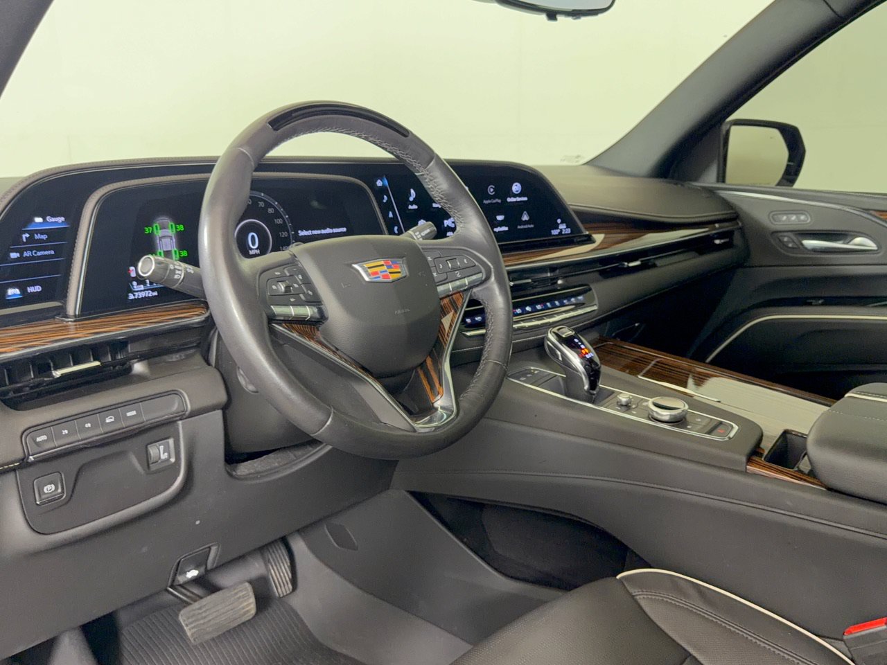 Used 2023 Cadillac Escalade ESV Premium Luxury AWD/4WD image 4