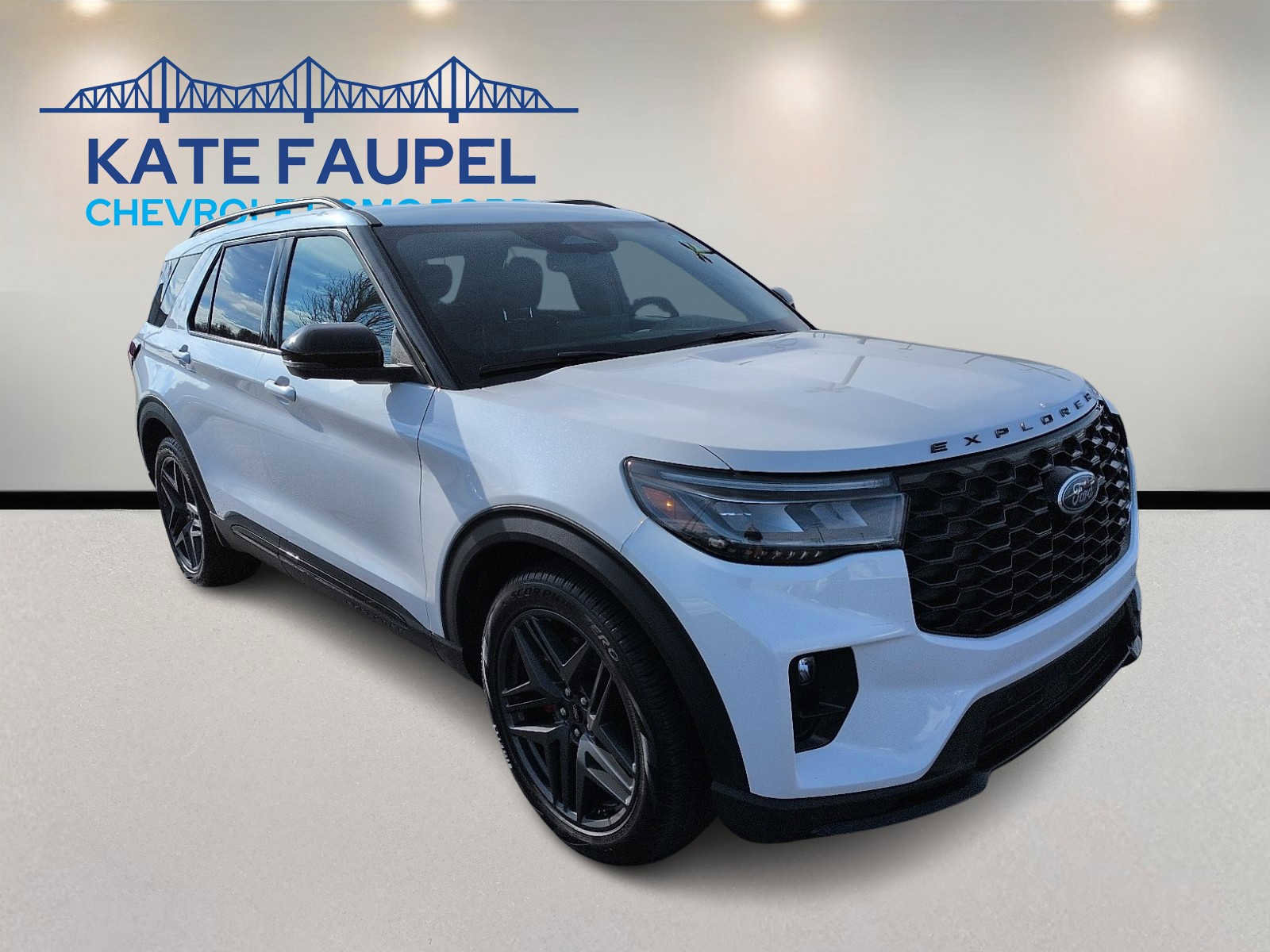 Used 2025 Ford Explorer ST image 1