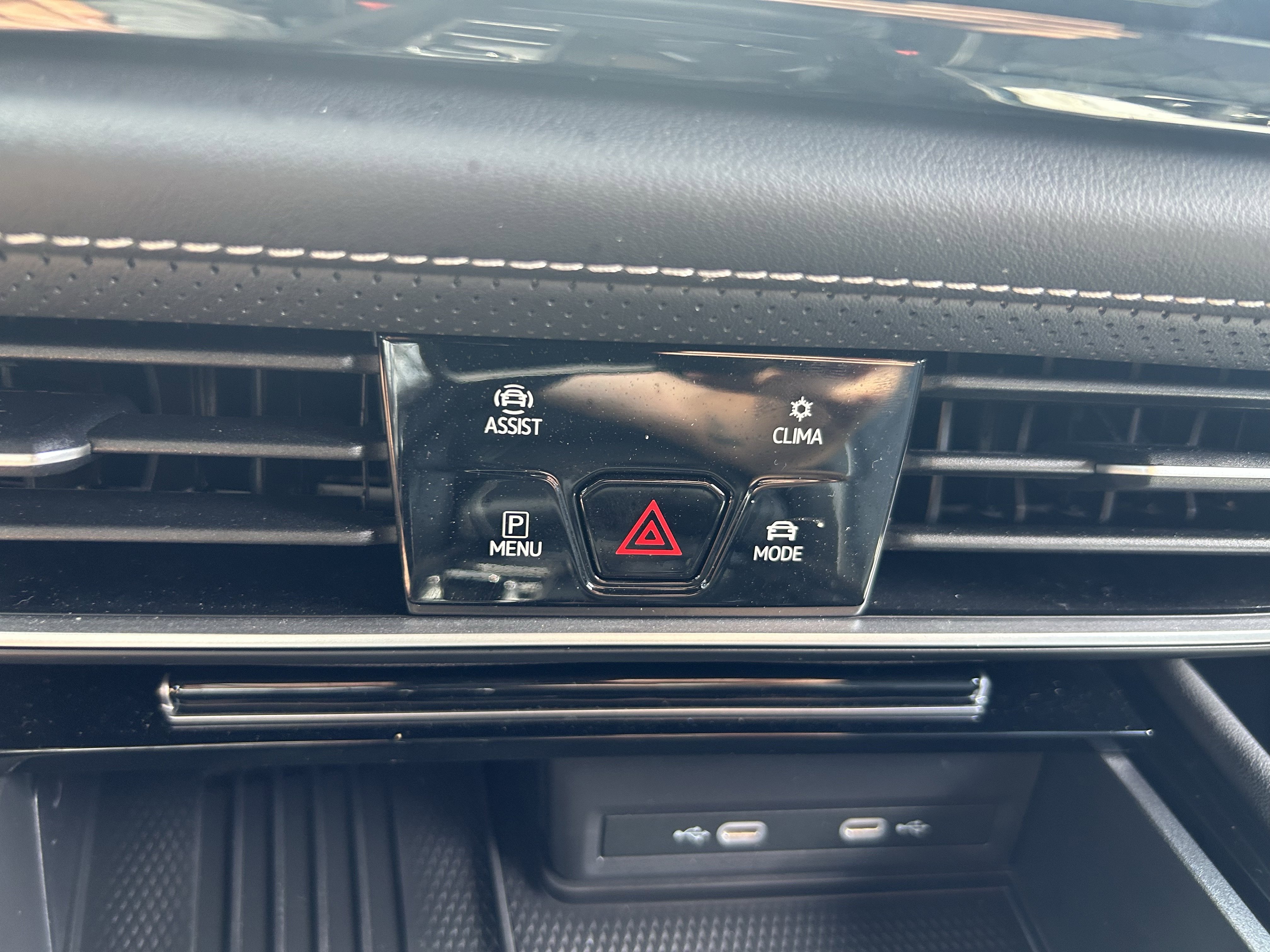 Certified 2025 Volkswagen Atlas Cross Sport SEL Premium R-Line AWD/4WD image 15