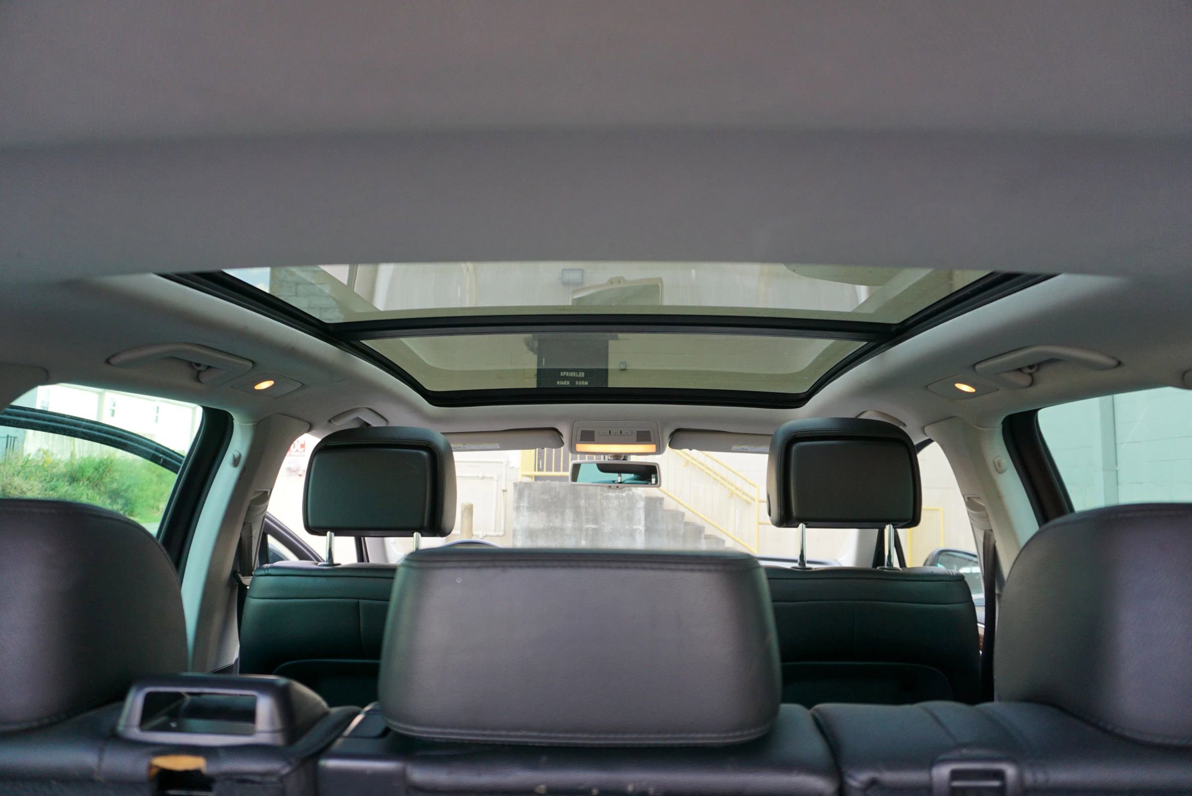 Used 2014 Volkswagen Touareg Sport image 32