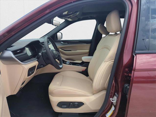 New 2025 Jeep Grand Cherokee Limited w/ Luxury Tech Group II RWD image 4