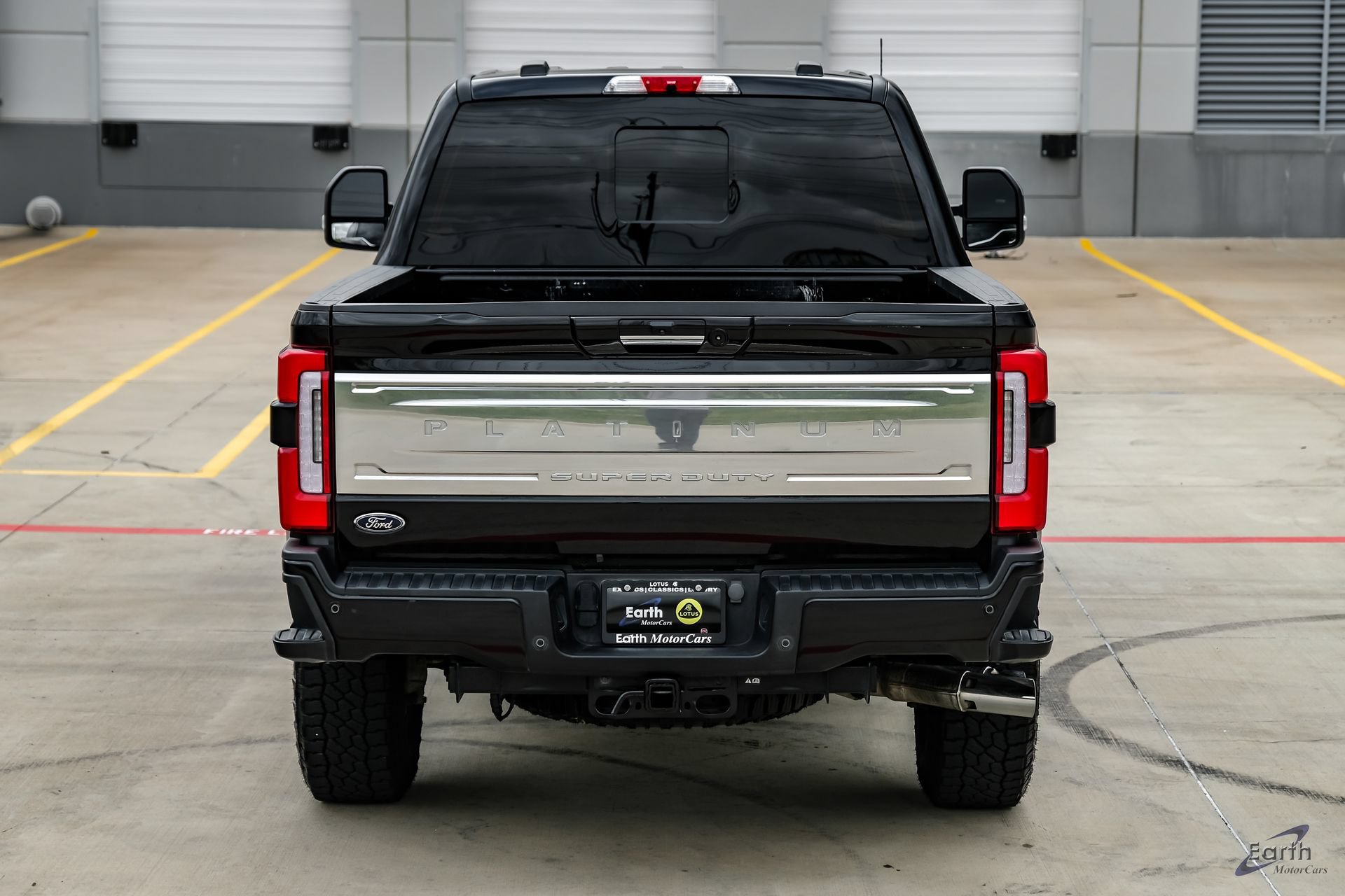 Used 2024 Ford F350 Platinum w/ Tremor Off-Road Package AWD/4WD image 13