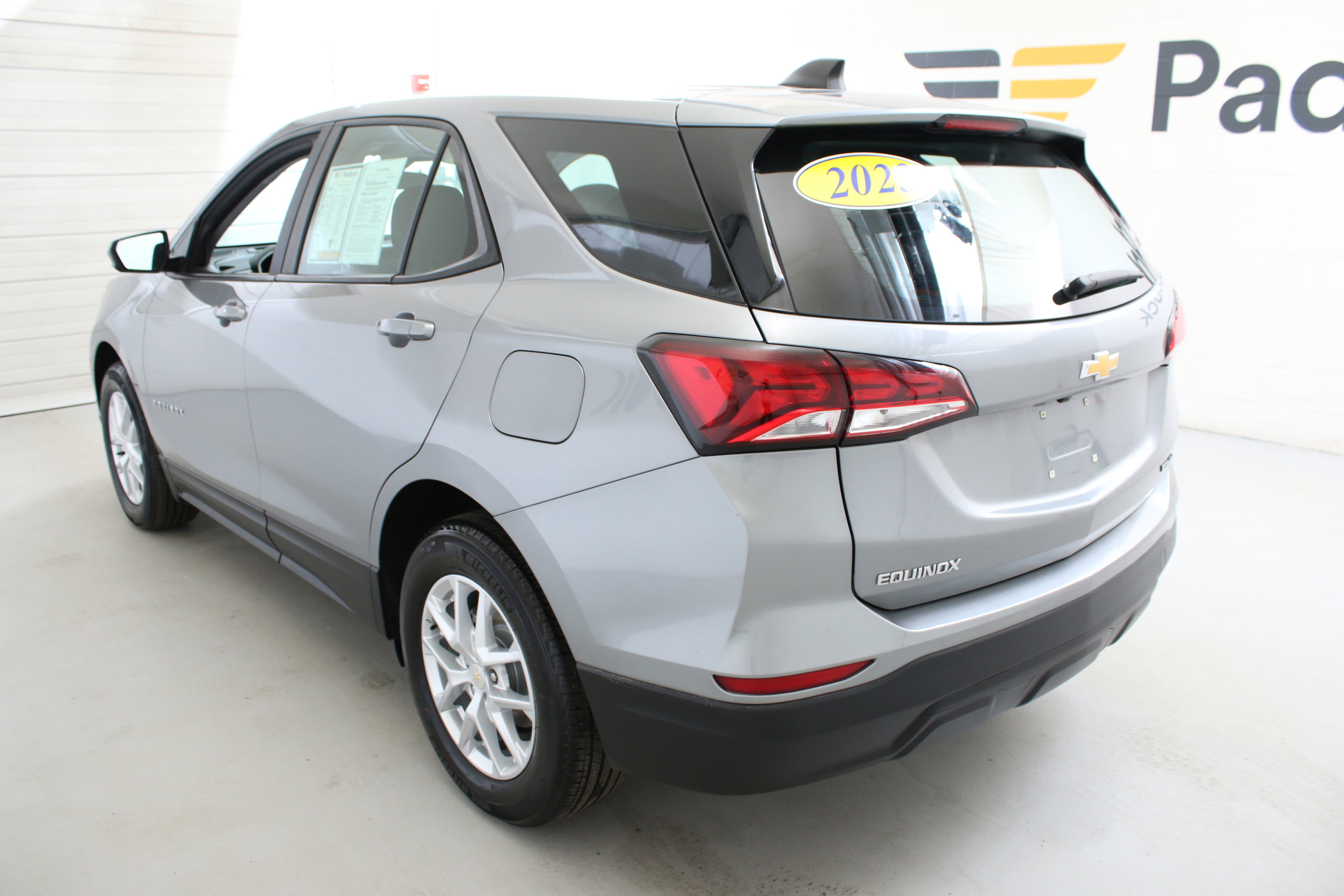 Used 2023 Chevrolet Equinox LS FWD image 7