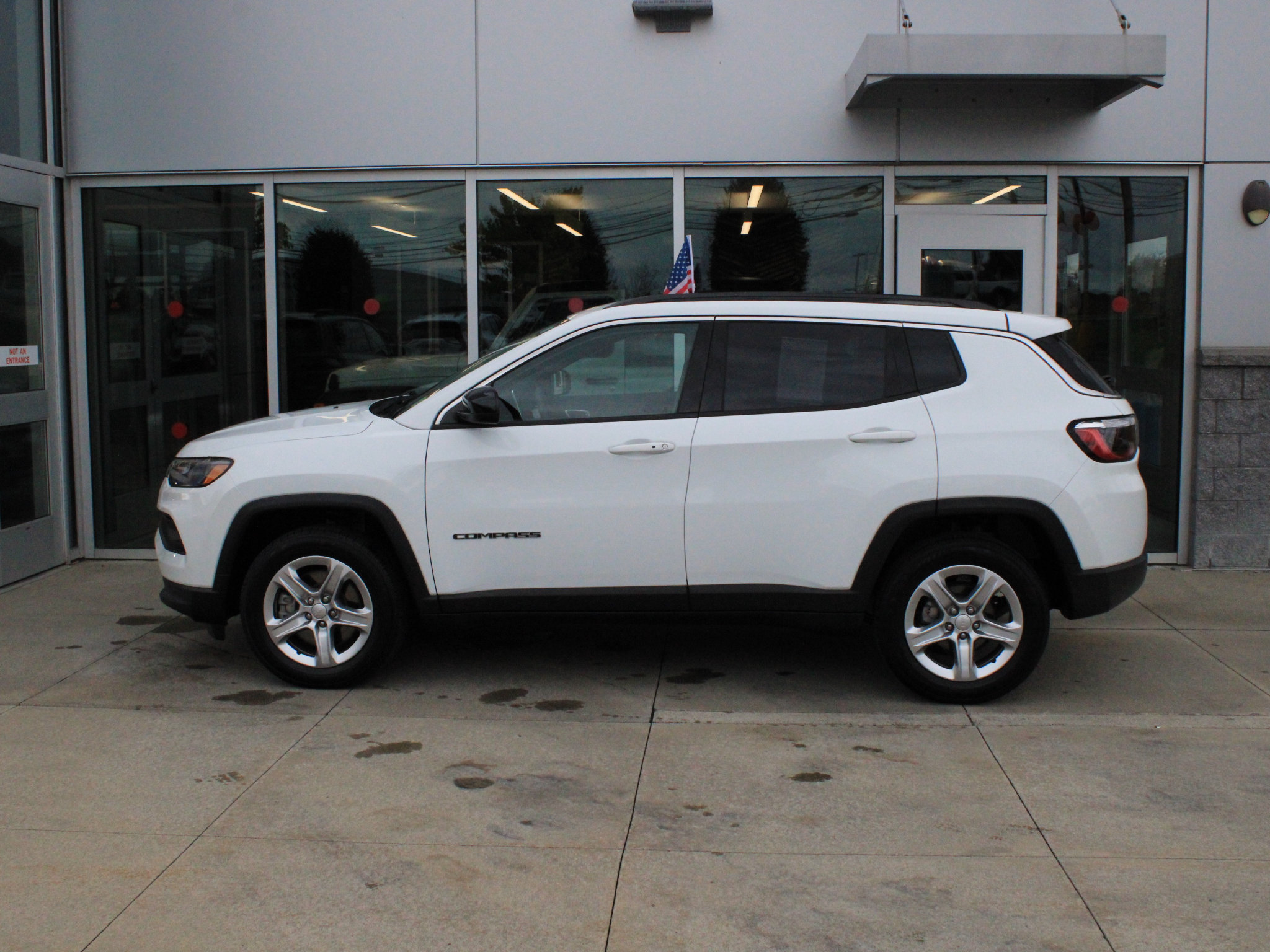Certified 2023 Jeep Compass Latitude w/ Convenience Group AWD/4WD image 5