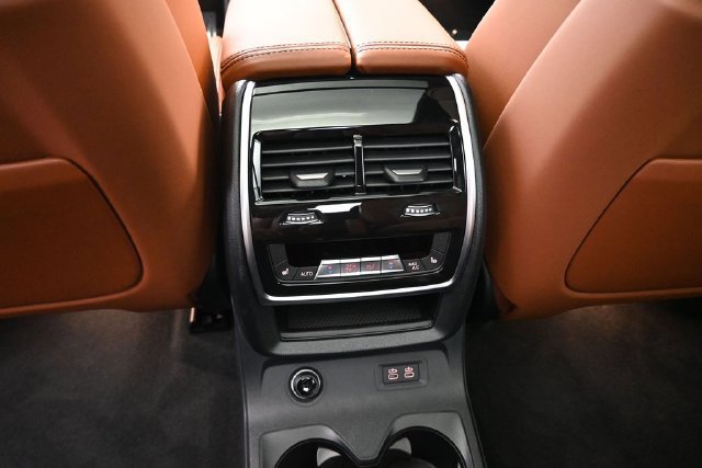 New 2027 BMW X7 xDrive40i w/ M Sport Package AWD/4WD image 16