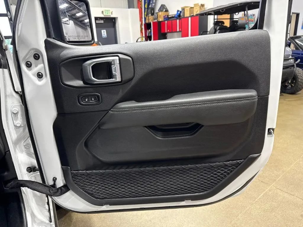Used 2021 Jeep Gladiator Overland w/ Popular Equipment Package AWD/4WD image 15
