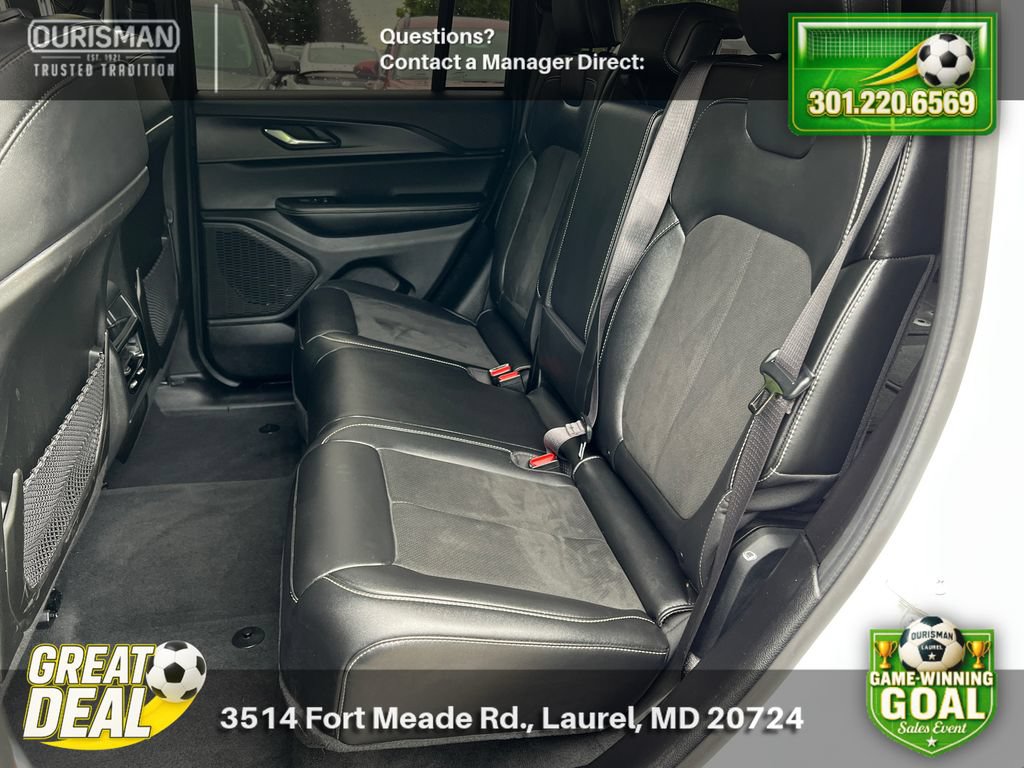 Used 2025 Jeep Grand Cherokee Altitude AWD/4WD image 18