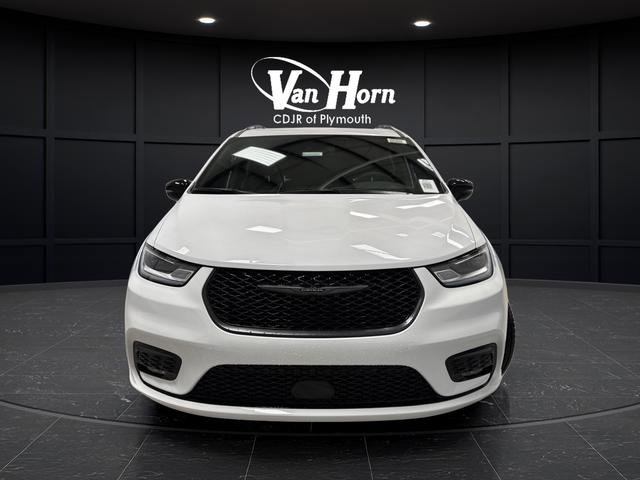 New 2026 Chrysler Pacifica Select w/ S Appearance Package image 10