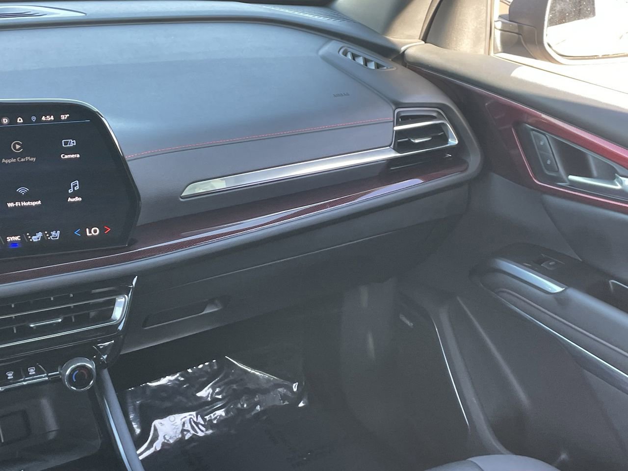Used 2024 Chevrolet Traverse RS w/ LPO, Floor Liner Package AWD/4WD image 18