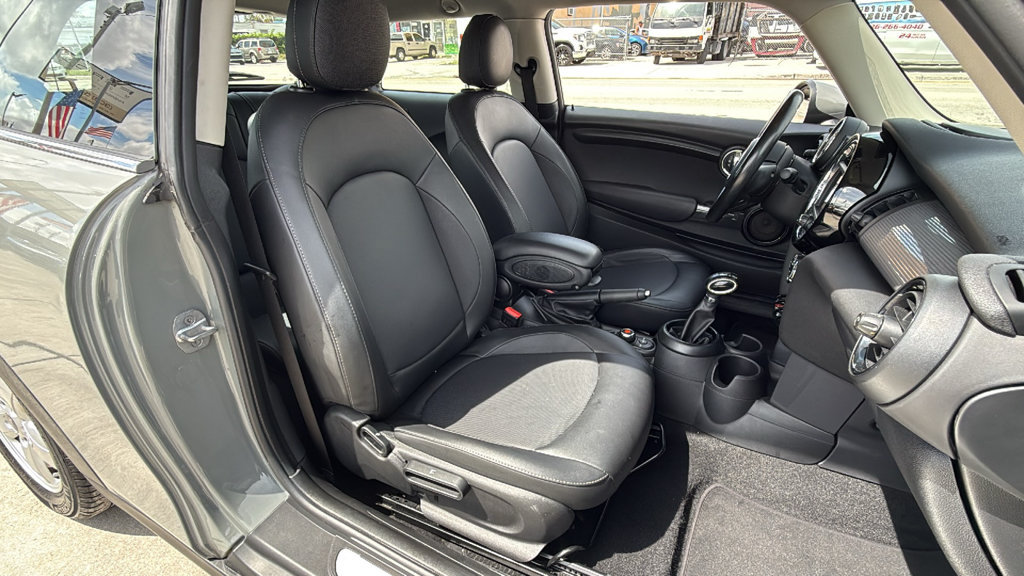 Used 2019 MINI Cooper 2-Door Hardtop w/ Signature Upholstery Package FWD image 36