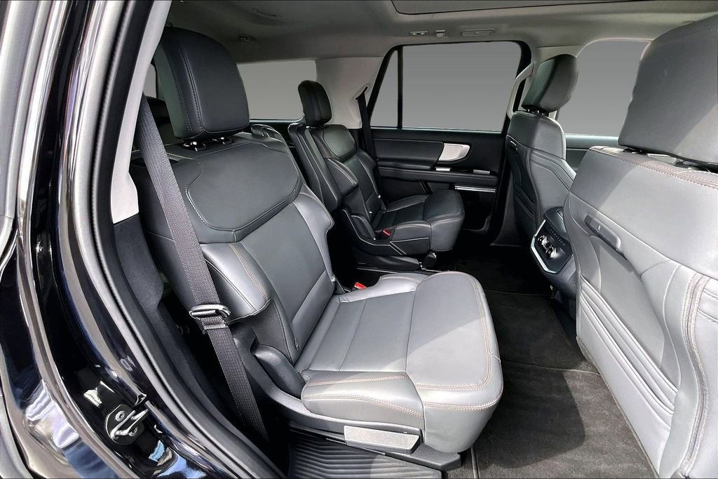 Used 2025 Ford Expedition Active AWD/4WD image 16